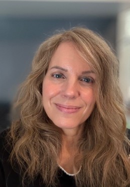 Headshot - Leslie Vanelli